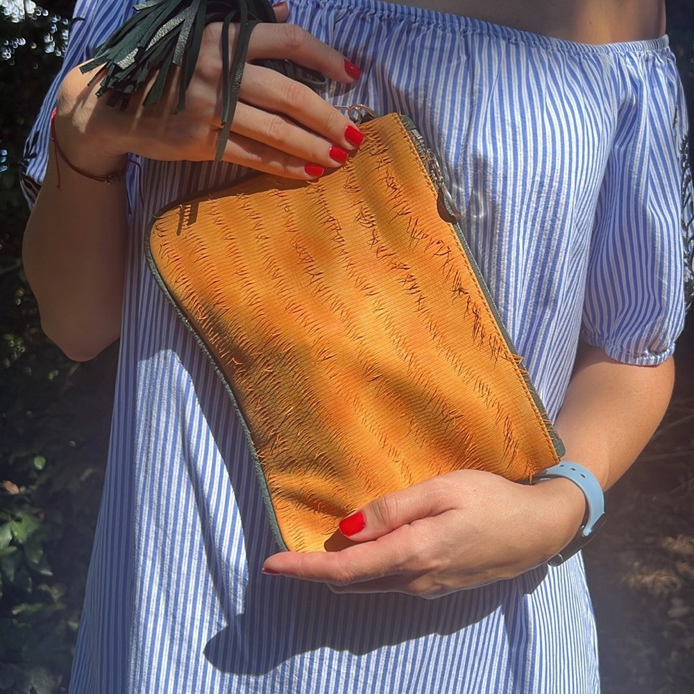 Orange suede green leather pouch - Picture 7 of 13